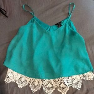 Flowy crop top with lace trimming
